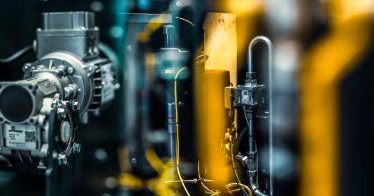 低压电机外壳带电，低压电机外壳带电的原因和解决方法